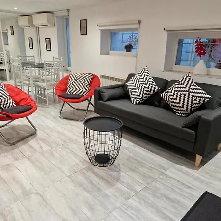 2 Pieces 54 M2 Avec Jardin Dans Une Maison Privative Appartement Le Cannet