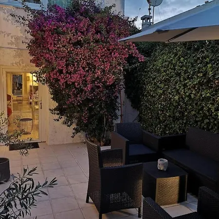 2 Pieces 54 M2 Avec Jardin Dans Une Maison Privative Le Cannet