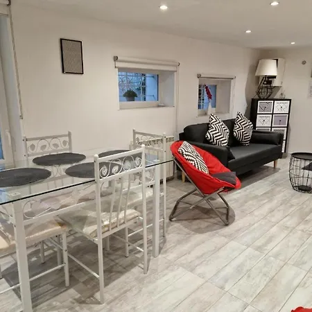 2 Pieces 54 M2 Avec Jardin Dans Une Maison Privative Apartment