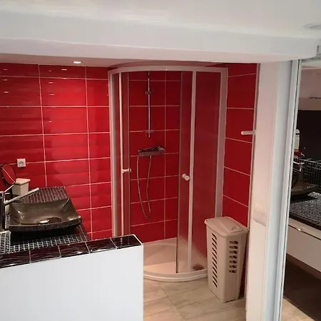 2 Pieces 54 M2 Avec Jardin Dans Une Maison Privative Apartment *