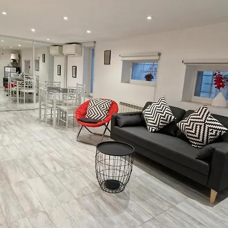 2 Pieces 54 M2 Avec Jardin Dans Une Maison Privative