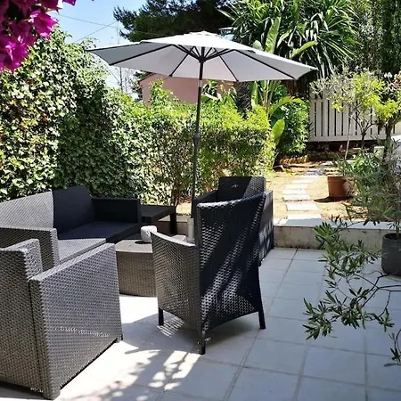 2 Pieces 54 M2 Avec Jardin Dans Une Maison Privative Appartement
